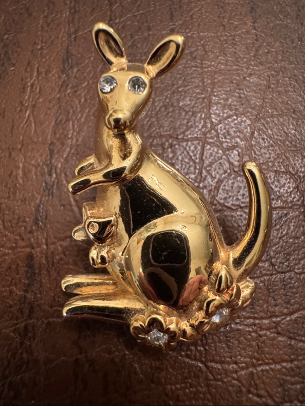 Brooche Vintage Avon Kangaroo with Flowers & Rhinestones